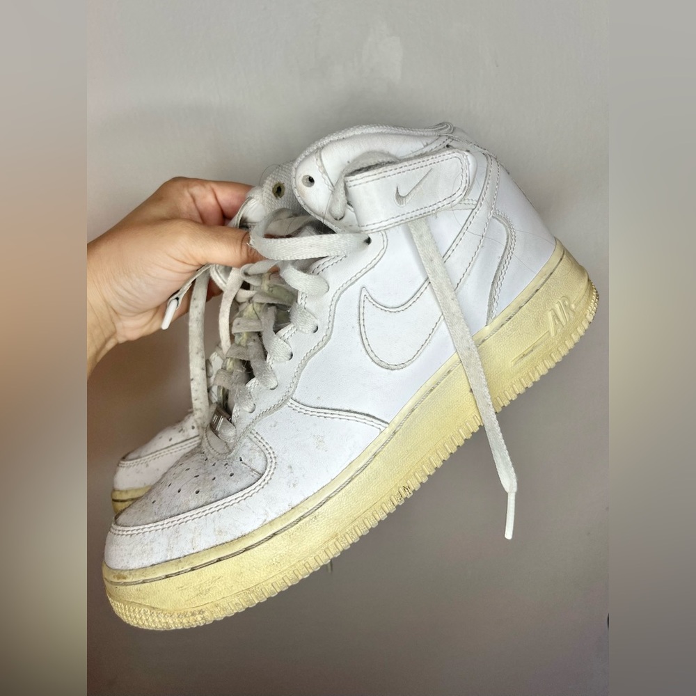 Nike Air Force 1 Mid EasyOn size 6Y or women’s 7.5